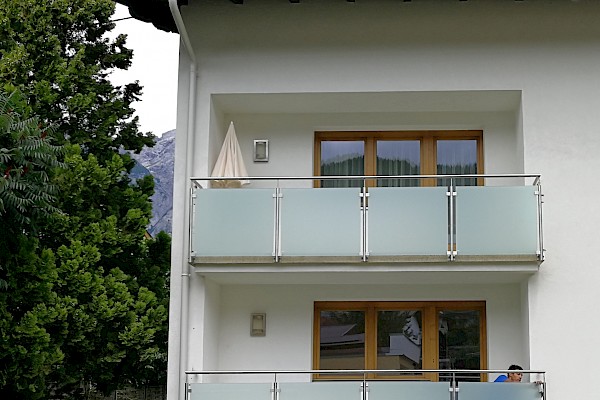 Edelstahl-Glas-Brüstung