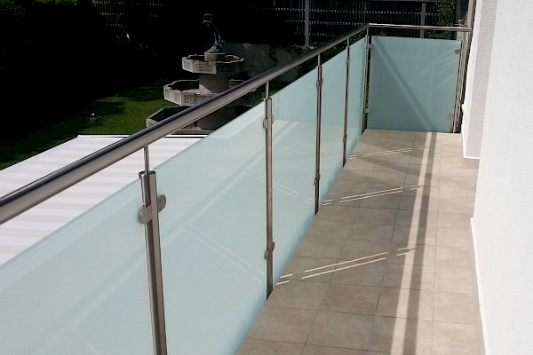 Edelstahl-Glas-Brüstung