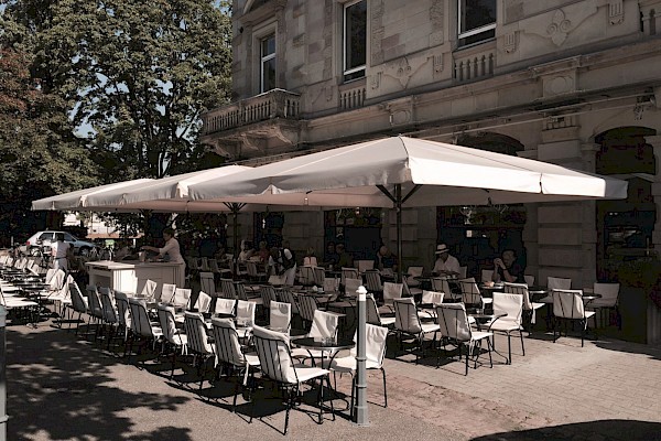 Sonnenschirme für private und gewerbliche Zwecke!