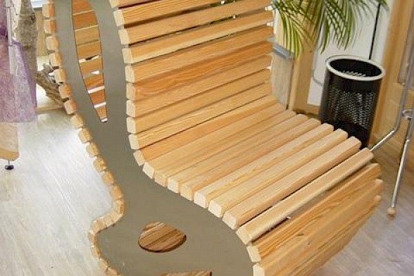 Edelstahl-Holz-Stuhl