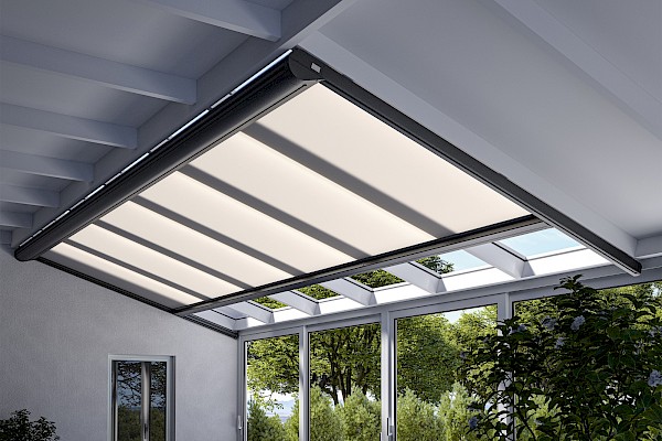 Glasdach mit intrigierte Markise